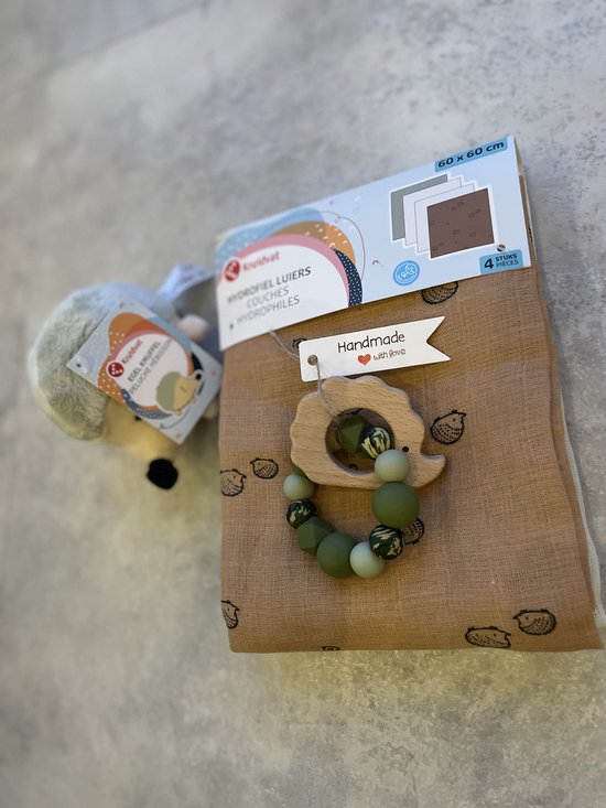 Maminobaby.nl | Egel | Baby geschenkset | Handmade bijtring | Kraamcadeu | Babyshower van Maminobaby.nl