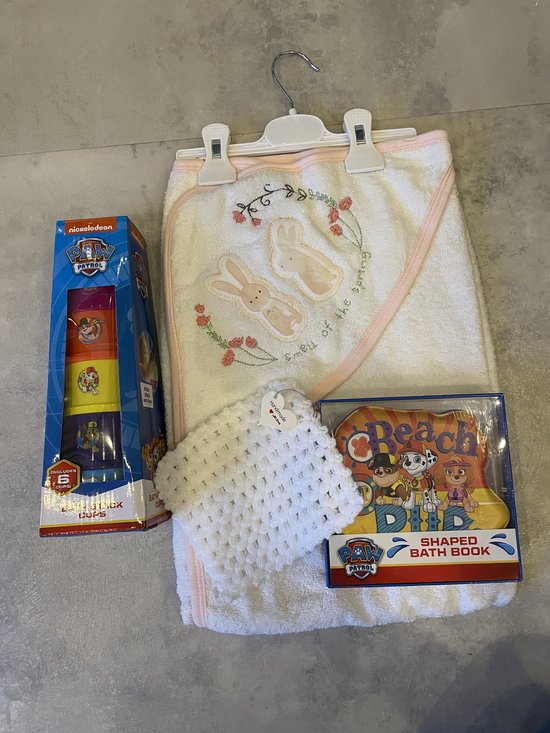 Maminobaby.nl geschenkset | gehaakte washandje | badcape | Paw Patrol bad stapelbekers | Paw Patrol badboekje | Babyshower | Kraamcadeau van Merkloos