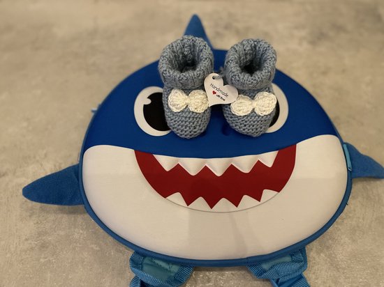 Maminobaby.nl - Handgemaakte gehaakte Babyslofjes met Baby Shark Rugzak