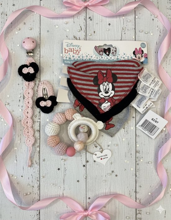 Maminobaby.nl | Minnie mouse | Baby geschenkset meisjes | Handgemaakte speenkoord | Handgemaakte haarclip | Handgemaakte bijtring | Slabbetje | Kraamcadeau | Babyshower