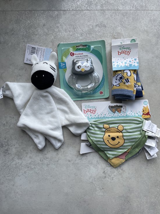 Maminobaby.nl - Winnie the pooh - Baby Geschenkset jongens | Koelbijtring | Knuffeldoekje | Slabbetjes | Kraamcadeau | Babyshower van Maminobaby.nl