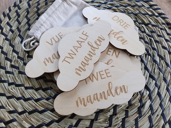 Mijlpaal bordjes in de vorm van wolken - Mijlpalen baby - Leeftijd in maanden - Mijlpaalkaarten van hout - Mijlpaalkaart van Mi