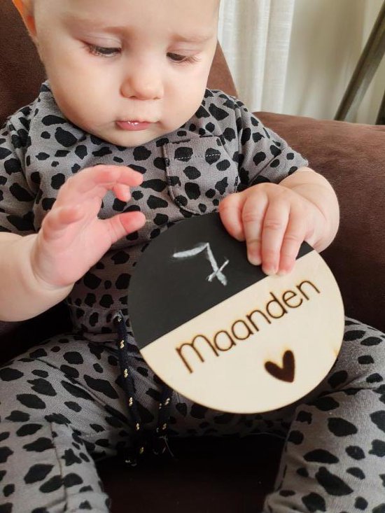 Mijlpaalbordje met krijtgedeelte - Mijlpaalkaarten - Mijlpalen leeftijd in maanden - Mijlpaalkaart van hout met krijtbordje van Mi