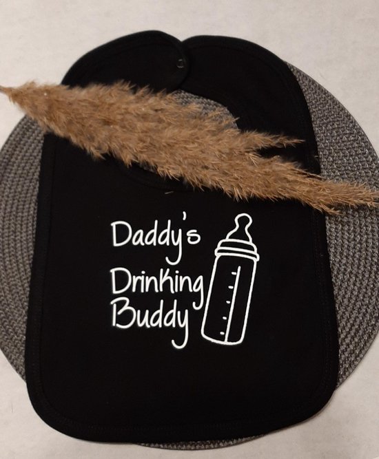 Mint11 - slabbetje zwart met witte tekst - Daddy's drinking buddy - slab - bibs - bandana - slabber - kraamcadeau - kraamkado - babyshowergift - eet benodigdheden - baby benodigdheden van Mi