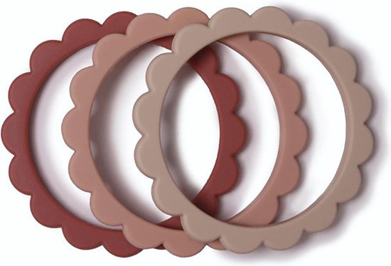 Mushie Flower bijtring armband Blush van Mushie