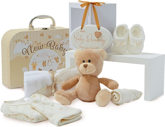 New Baby Party Gift Basket - with fleece, hooded towel, baby clothes, 2 gauze scarves and cute brown teddy bear van Place4Toys