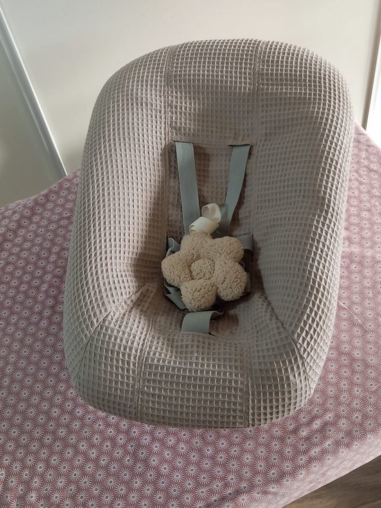 Newborn Hoes - Tripp Trapp geschikt voor Stokke Tripp Trapp Newborn Set - Perfecte Pasvorm - Beschermt je Stoel - Waterafstotende Voering - Makkelijk Wasbaar - Zacht Katoen - Beige Wafelstof - handmate van Baby's Only