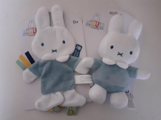Nijntje Tiamo Babybundel Knuffelrammelaar en Knisperdoekje Blauw. van Nijntje
