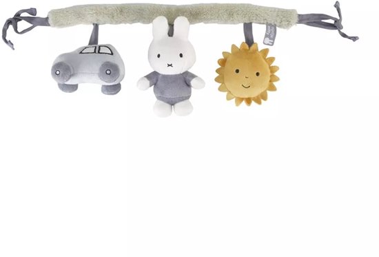 Nijntje Wagenspanner – Miffy - Zachte speelgoedhanger met Nijntje, auto & zon – Stimuleert zintuigen en motoriek – Makkelijk te bevestigen aan kinderwagen of maxicosi – Ideaal voor onderweg – Vanaf geboorte – Speelplezier voor baby’s van Nijntje