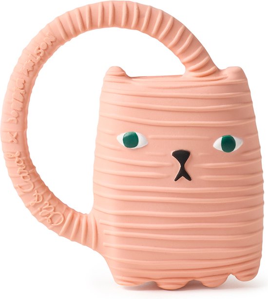 Oli and Carol bijtring kat Donna Wilson van Oli and Carol