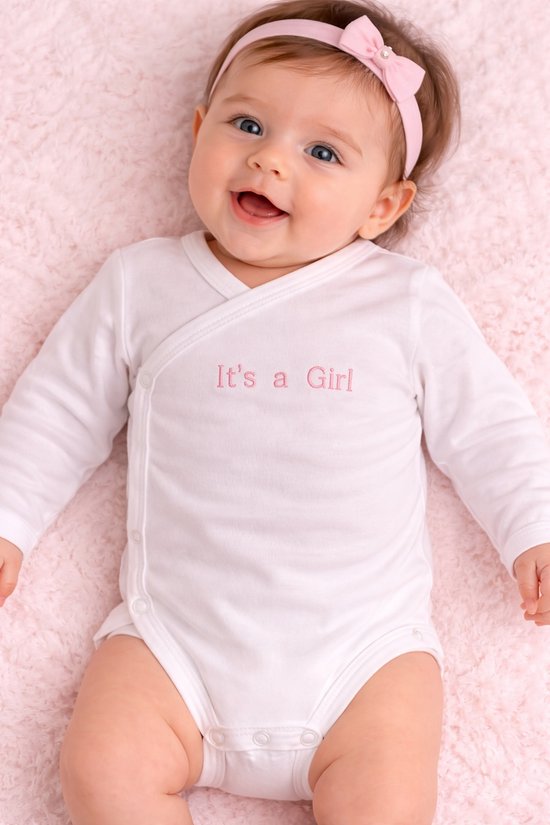 Omslag Romper Baby – It’s a Girl – Zwangerschap Aankondiging Meisje – Geborduurd – Newborn Cadeau – Unisex / Romper zwangerschapsaankondiging – Unisex babykleding - omslagromper - 100% katoen - baby aankondiging - originele zwangerschaps reveal van Merkloos