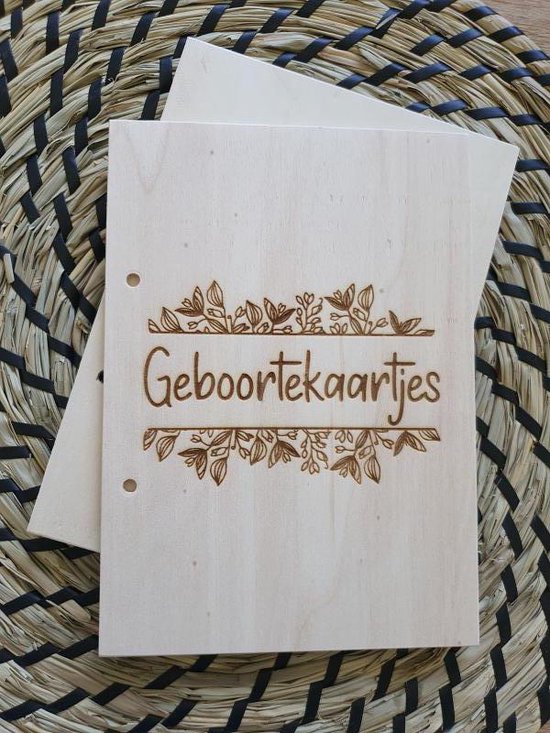 Overzichtelijk opbergen van alle geboorte kaartjes in een bundel van hout! - Geboortekaartjesbundel - Takjes bewaarbundel van Geboortekaarten van Mooigoed