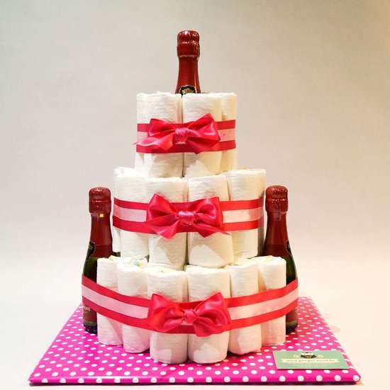 Pampertaart - luiertaart - meisje - 3 laags - roze - mini cava 51 luiers maat 3 van Pampertaart.