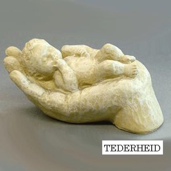 Parastone beeldje baby in hand - ivoor - tederheid - 4 cm hoog van Parastone