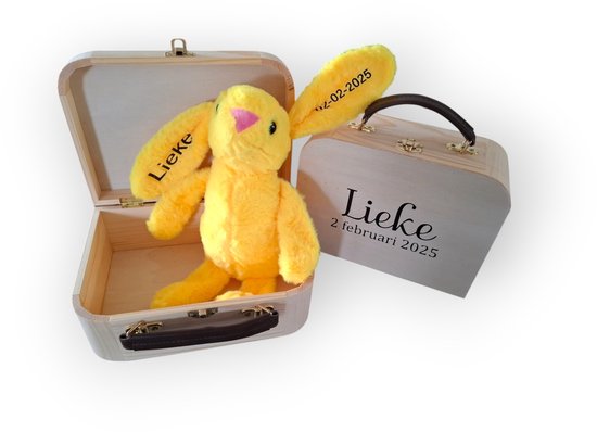 Persoonlijk geboorte cadeau met naam en geboortedatum koffertje pluche konijn compleet kado geboortegeschenk gepersonaliseerd van Little Dutch