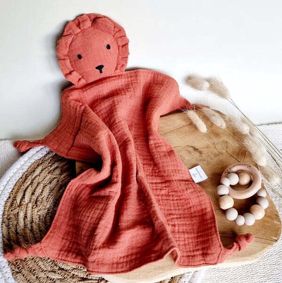 Rammelaartje Hydrofiele knuffel Leeuw - Terracotta van Merkloos