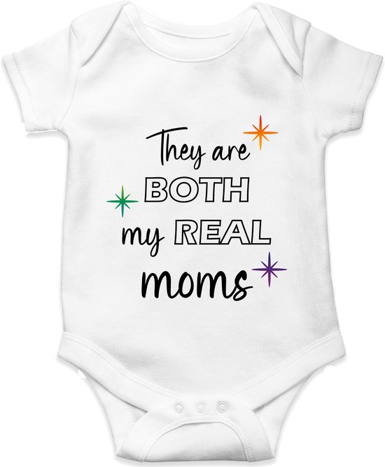 Rompertje They are both my real moms - maat 68 - rompertje met tekst - twee moeders - twee mama's - kraamkado van Simply Colors