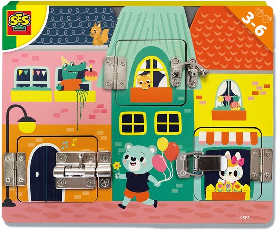 SES - Ik leer - Sloten bord - houten bord met vrolijke illustraties - spelenderwijs leren - stimuleert de fijne motoriek van SES