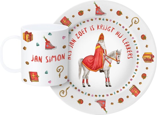 Sinterklaasservies met naam - uniek en persoonlijk eetsetje met bord en beker voor een zoet kind - handgeschilderd Sinterklaascadeau met de Sint, Amerigo en diverse decemberdecoraties - kunststof - in aquarel van Kidzsupplies