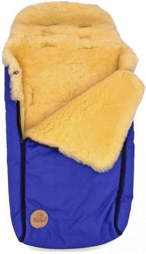Skéépe – Voetenzak kinderwagen van Texelse schapenvacht – blauw – lamswol – buggy – medicinaal gelooid
