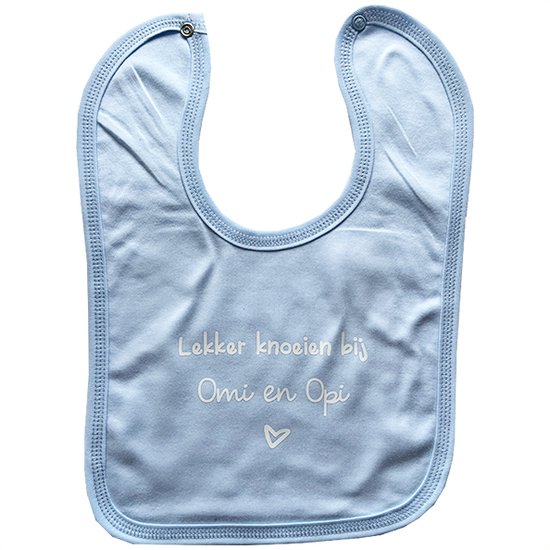 Slab - Blauw - met tekst "Lekker knoeien bij" - gepersonaliseerd met zelf in te vullen naam - drukknoopsluiting - 100% katoen van Younique