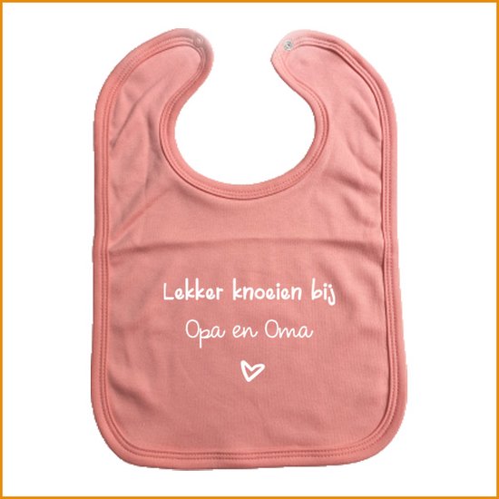 Slab - Flamingo Roze - met tekst "Lekker knoeien bij" - gepersonaliseerd met zelf in te vullen naam - drukknoopsluiting - 100% katoen - gepersonaliseerde slab van Pukki