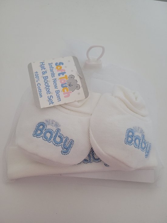 Soft Touch baby cadeau setje van creme slofjes en muts met opdruk New Baby van Soft Touch
