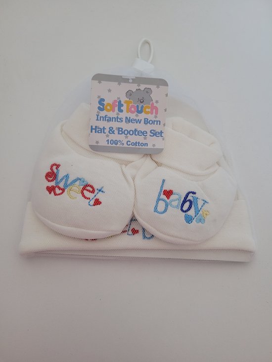 Soft Touch mutsje + slofjes newborn van Soft Touch