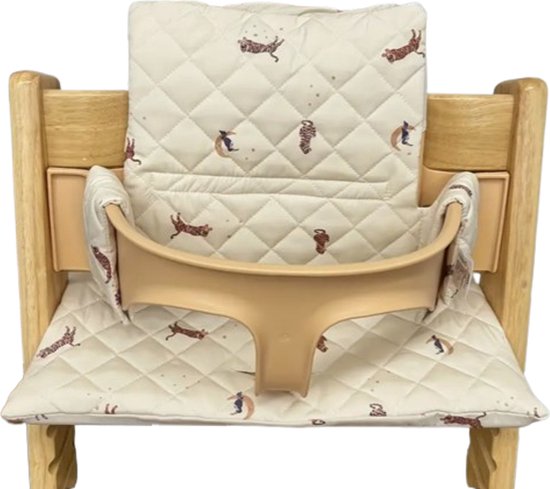 Stoelverkleiner geruit tijger - kussenset tijger - stoelverkleiner voor stokke tripp trapp - kinderstoel verkleiner - stoel kussen van BooPomp.