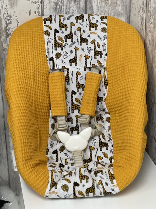 stokke newborn hoes oker geel gele giraffe van Stokke