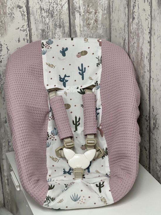 Stokke newborn hoes oud roze gekleurde cactussen van Merkloos