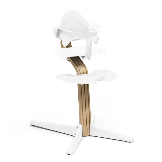 Stokke Nomi stoel (eiken wit) met babyset (wit) - Inspireert actief zitten en biedt ondersteuning terwijl de baby leert zitten - Kan tot 150 kg dragen van Stokke