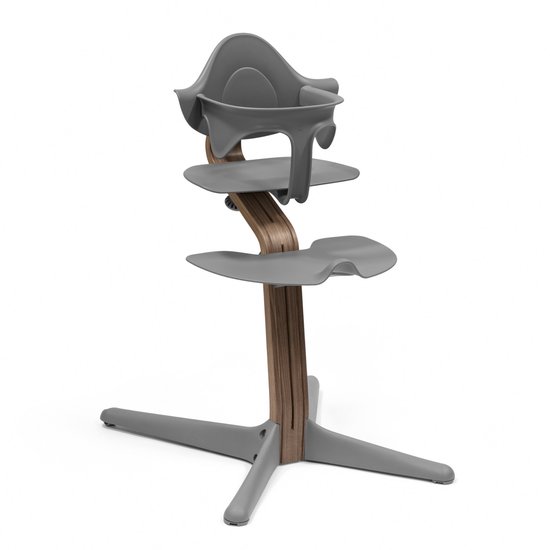 Stokke Nomi stoel (walnoot/grijs) met babyset (grijs) - Stimuleert actief zitten en biedt ondersteuning als je baby leert zitten - Kan tot 150 kg dragen van Stokke