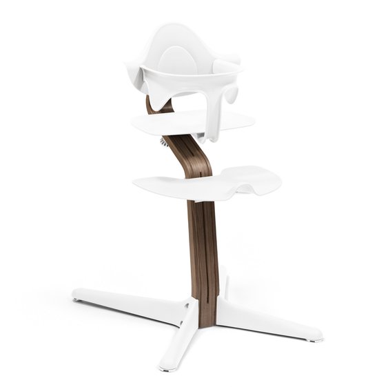 Stokke Nomi stoel (walnoot/wit) met babyset (wit) - Inspireert actief zitten en biedt ondersteuning terwijl de baby leert zitten - Kan tot 150 kg dragen van Stokke