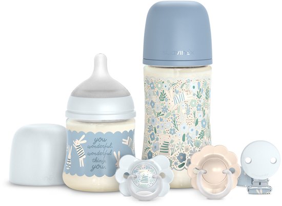 Suavinex Wonderland Welcome Baby Set - Kraamcadeau met 3 Zuigflessen (150, 270 en 360 ml), Fopspeen, Fopspeenhouder en Speendoosje - Melkpoederdispenser en Lepeltje - BPA-vrij - Blauw