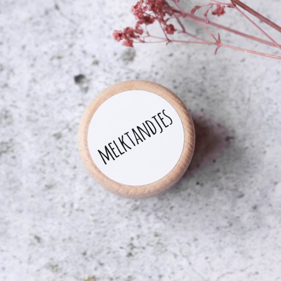 Tandendoosje | bewaardoosje | melktandjes | hout | houten tandendoosje | opdruk sticker van T