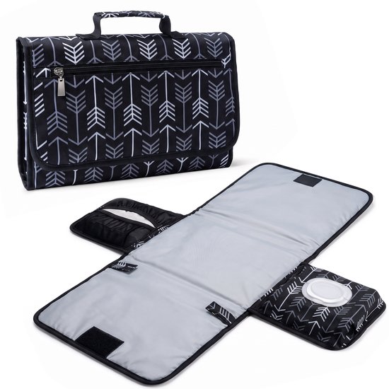 Verschoonmatje voor onderweg - opvouwbaar& Waterbestendig - eenhands te openen - 59,69 x 34,29 cm - Compact Reisverschoonmatje - Onderweg verschonen - hoofdkussen en opbergvakken - Oxfordstof - zwart-wit pijlenpatroon- Perfect Kraamcadeau