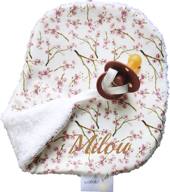 Wallabiezzz Speendoekje met naam - gepersonaliseerd kraamcadeau - Baby cadeau - Roze van Wallabiezzz