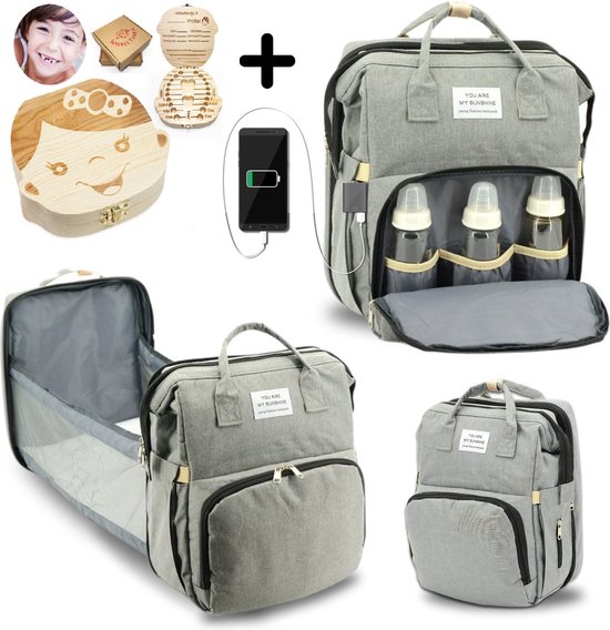 WiebelTandje Luier en Verzorgingstas met Verschoonmatje incl Houten Tandendoos MEISJE – Kraamcadeau - Watervast Baby Rugzak Tas met Uitschuifbaar Baby Box – USB Kabel - Multifunctionele Baby Luier Tas – Verzorgingstas Baby - Verschoon en Slaap Bedje van WiebelTandje