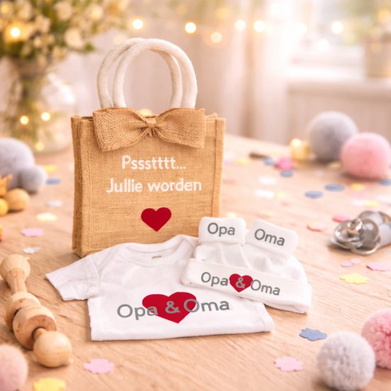 Zwangerschapsaankondiging Cadeauset Opa & Oma – Romper, Sokjes, Mutsje en Jute Tasje – Origineel Cadeau om Zwangerschap Bekend te Maken van Merkloos